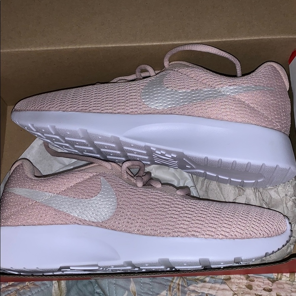 Pink nike tanjun